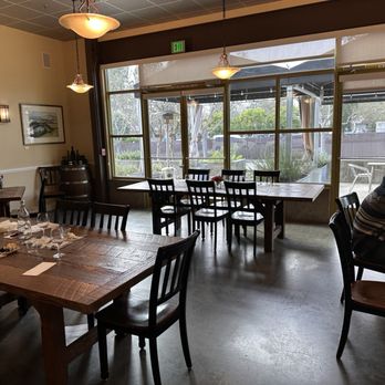 Williamson Wines - Inside seating - Wine Tasting Room Near Me - Healdsburg, California Williamson Wines - Inside seating - Wine Tasting Room Near Me - Healdsburg, California