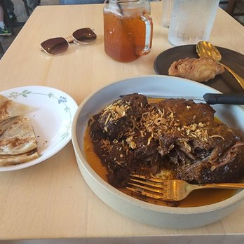 Pineapples Thai Kitchen - Beef Rib Yellow Curry - Thai Near Me - Charlottesville, Virginia