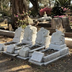 Savannah Bonaventure Dash Tours - Children graves