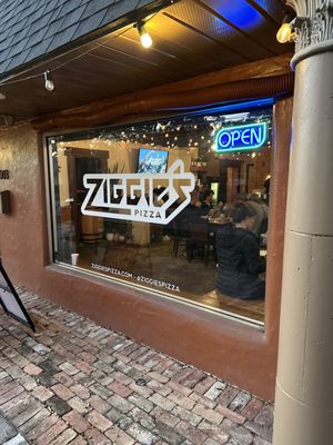 Ziggie's Pizza by null