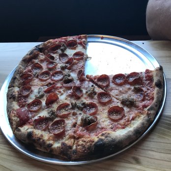 The Wheel Apizza Pub - Pizza Near Me - Eugene, Oregon
