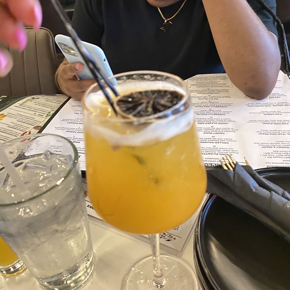 Linjee Thai - White sangria - Thai Near Me - Alexandria, Virginia Linjee Thai - White sangria - Thai Near Me - Alexandria, Virginia