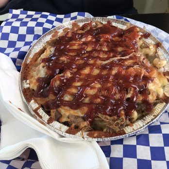 Mac & Cheezary - BBQ chicken I believe. Very good with red onions hiding in the mix but not sharp tasting - Comfort Food Near Me - Wheat Ridge, Colorado Mac & Cheezary - BBQ chicken I believe. Very good with red onions hiding in the mix but not sharp tasting - Comfort Food Near Me - Wheat Ridge, Colorado