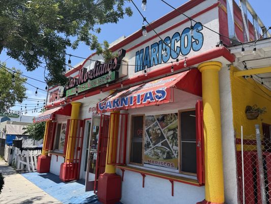 Carnitas y Mariscos Las Morelianas by null