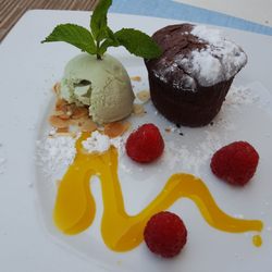 Soma - Schokokuchen mit Pistazieneis