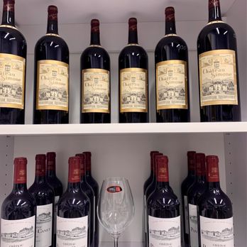 Wine Birds - bottles of wine on a shelf - Beer, Wine & Spirits Near Me - Carlsbad, California Wine Birds - bottles of wine on a shelf - Beer, Wine & Spirits Near Me - Carlsbad, California