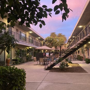 Granada Apartments - Our beautiful courtyard! - Apartments Near Me - Sherman Oaks, California Granada Apartments - Our beautiful courtyard! - Apartments Near Me - Sherman Oaks, California