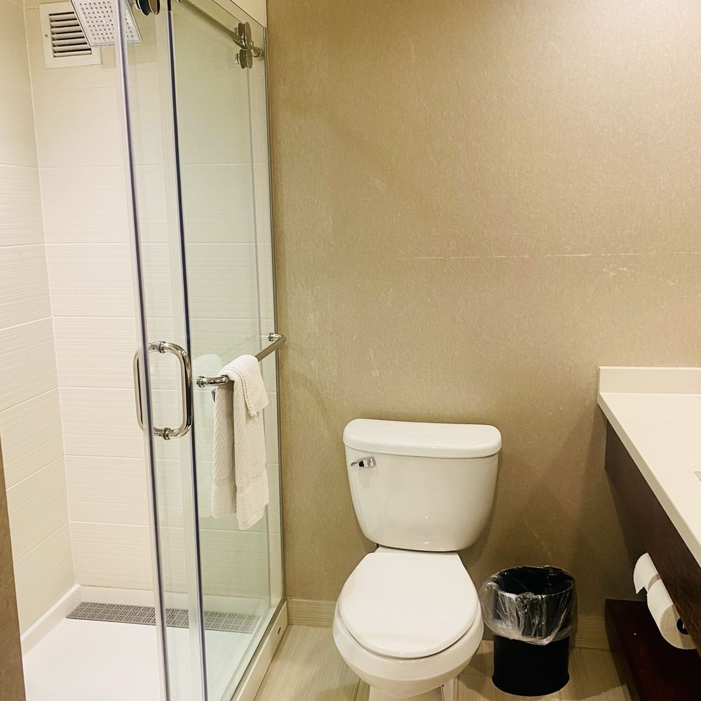 Chicago Marriott Northwest - Bath/shower updated & super clean :) - Hotels Near Me - Hoffman Estates, Illinois Chicago Marriott Northwest - Bath/shower updated & super clean :) - Hotels Near Me - Hoffman Estates, Illinois