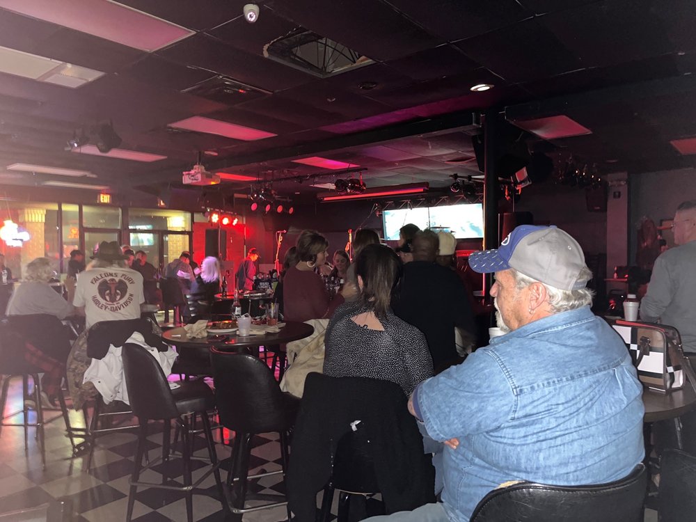 FIVE O’CLOCK SPORTS BAR & GRILL Updated September 2024 35 Photos