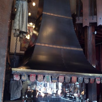 Le Roy d'Espagne - huge fireplace - Belgian Near Me - Brussels, BRU Le Roy d'Espagne - huge fireplace - Belgian Near Me - Brussels, BRU