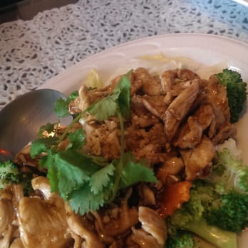Thai Hut - Garlic pepper chicken - Thai Near Me - Sacramento, California Thai Hut - Garlic pepper chicken - Thai Near Me - Sacramento, California