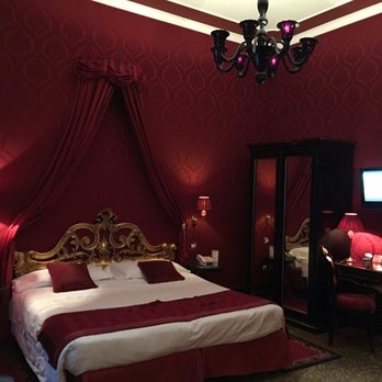 Hotel Al Ducca - The red room - Hotels Near Me - Venezia, VE