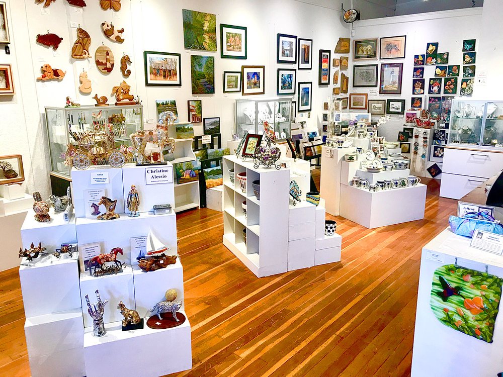 ARTISTS’ COLLABORATIVE GALLERY Updated July 2024 37 Photos & 11