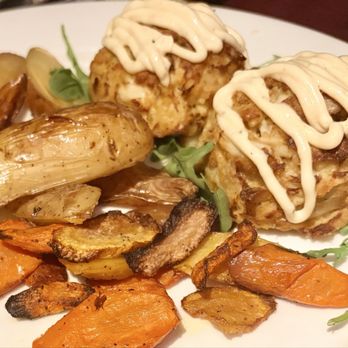 White Mountain Hotel & Resort - Crab cakes - Hotels Near Me - North Conway, New Hampshire