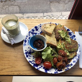 The Mill - Matcha latte, zucchini fritters, bread with red pepper jam. - Coffee & Tea Near Me - Lisboa, 20 The Mill - Matcha latte, zucchini fritters, bread with red pepper jam. - Coffee & Tea Near Me - Lisboa, 20