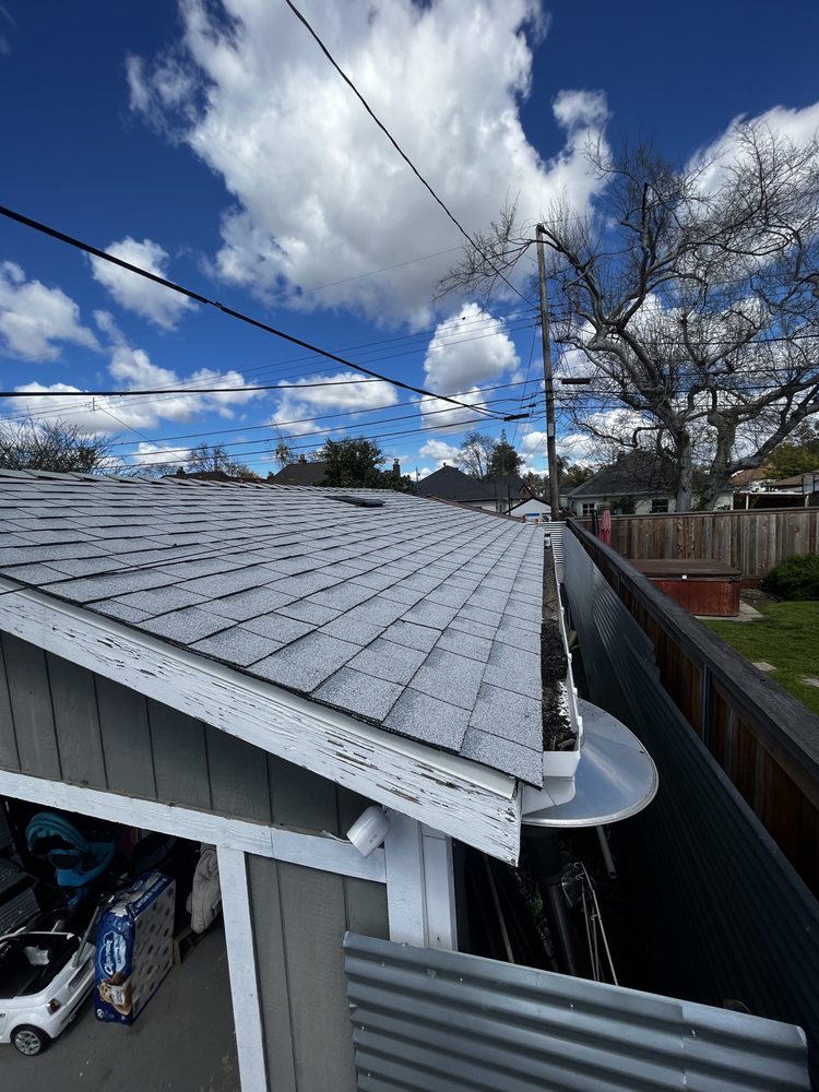 Slide of M&M Roofing