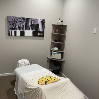 100% Chiropractic - Richardson - Massage room - Chiropractors Near Me - Richardson, Texas