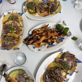 Mariscos El Submarino - Seafood Near Me - Jackson Heights, New York