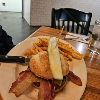Bumbleberry Flats - Bacon Cheeseburger & Fries - American Near Me - Laughlin, Nevada Bumbleberry Flats - Bacon Cheeseburger & Fries - American Near Me - Laughlin, Nevada
