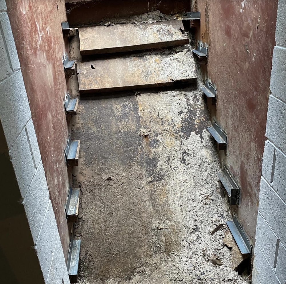 Slide of Strongman’s Powerwashing