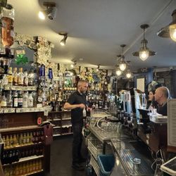 John Benny's Pub - Bar at the front