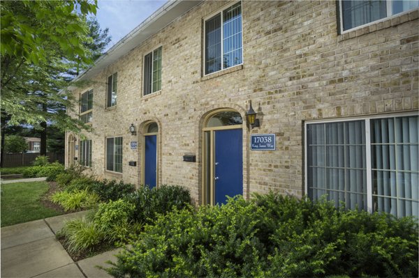 Londonderry Apartments by null