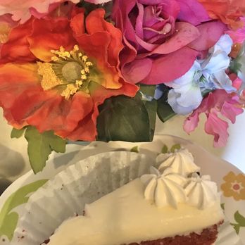 Kinka’s Bakery Cafe - Red velvet cake - Latin American Near Me - Lutz, Florida