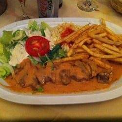 Aphrodite - Brochette d'agneau sauce spéciale à l'ail.
