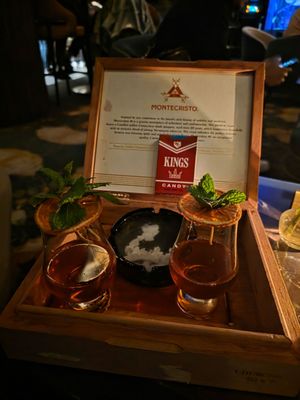 Easy's Cocktail Lounge by null