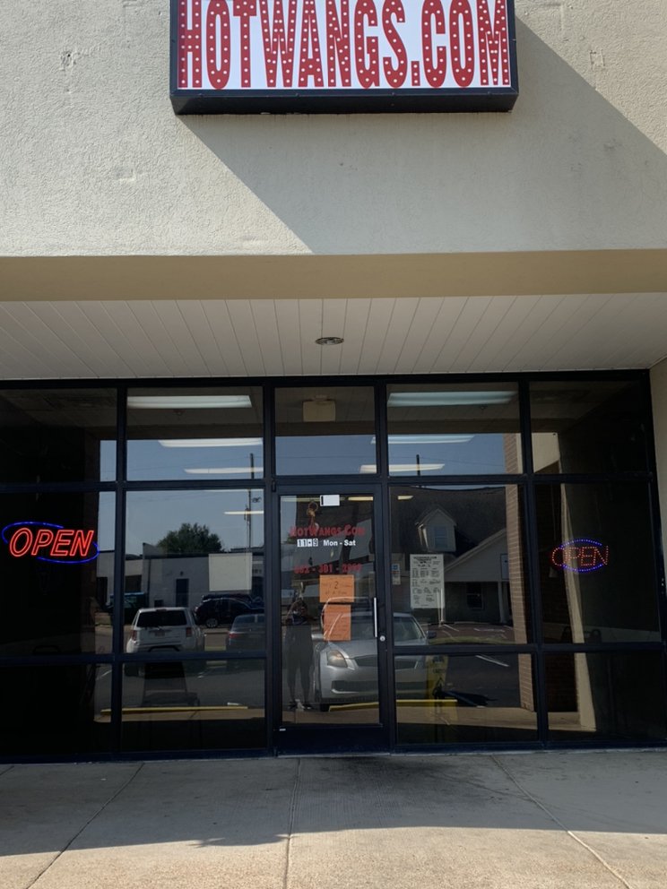 HOTWANGS Updated May 2024 105 Northwest Plz, Senatobia, Mississippi