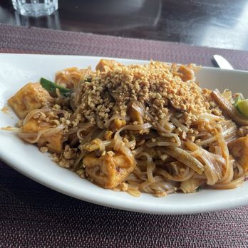 Windsor Asian Bistro - Pad Thai tofu - Chinese Near Me - Windsor, Connecticut