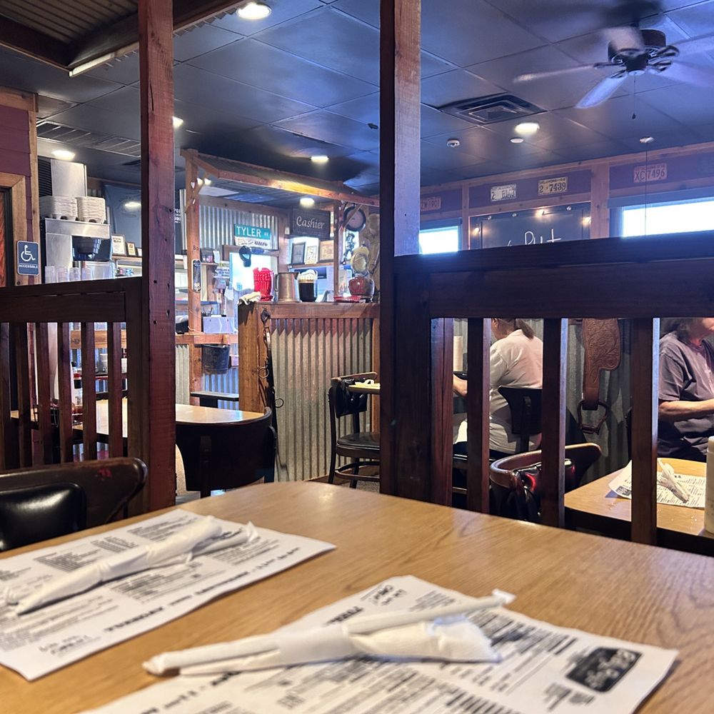 Billy Ray's Catfish & BBQ - Broken Arrow - Dining room - Barbeque Near Me - Broken Arrow, Oklahoma