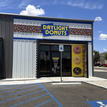 Daylight Donuts - I took this after hours when no long lines were here! 1:20 pm. June 28, 2025 - Donuts Near Me - Hobbs, New Mexico
