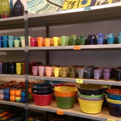 Atelier Buisson Kessler - Les tasses à café de toutes les couleurs pour démarrer la journée de bonne humeur.
