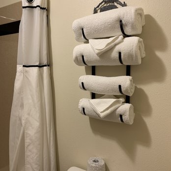 CROSSWINDS INN - Plentiful towels - Hotels Near Me - West Yellowstone, Montana CROSSWINDS INN - Plentiful towels - Hotels Near Me - West Yellowstone, Montana