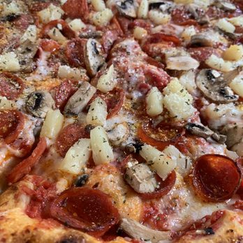 Rickety Cricket Brewing - Pizza Near Me - Kingman, Arizona