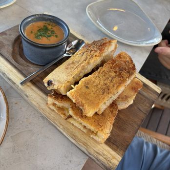 GRANVILLE - Grilled Cheese Dipper - New American Near Me - Pasadena, California