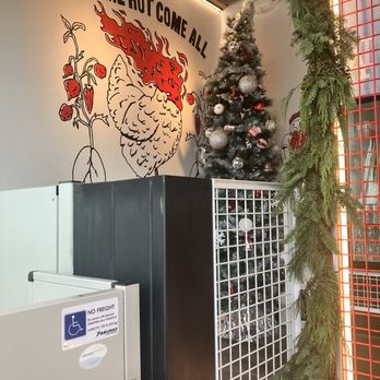 Howlin' Ray's - Wheelchair lift - Southern Near Me - Pasadena, California