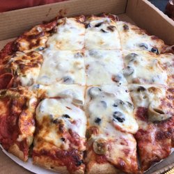 Bogey’s on Main - The bogey pizza - was delicious! Worth a stop!