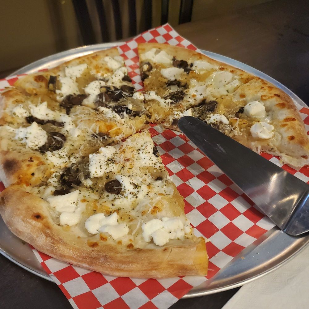 Food from Yearling Pizza