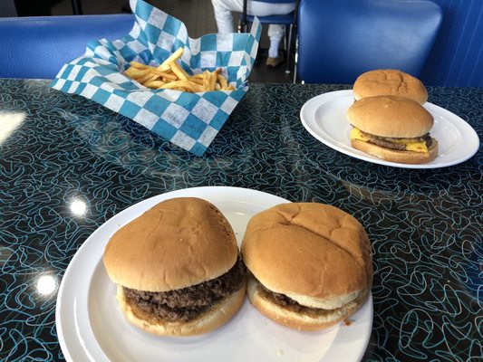 Charlies Hamburgers by null