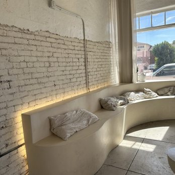 HOJI Tea Community - Interior seating - Bubble Tea Near Me - Pasadena, California