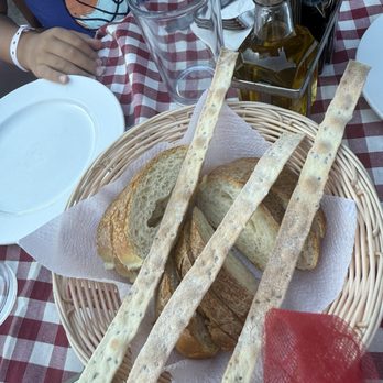 Momma Rosa - Starter bread with oil and balsamic - Pizza Near Me - Isla Mujeres, ROO Momma Rosa - Starter bread with oil and balsamic - Pizza Near Me - Isla Mujeres, ROO