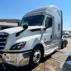 Clean N Pristine - Full exterior detail on this big rig
