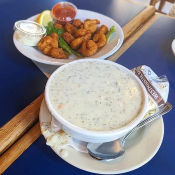 Boston Sail Loft - Cajun popcorn shrimp Clam chowder bowl - Bars Near Me - Boston, Massachusetts