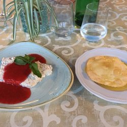 La Runcina - Dolci rechts: eine Art süße Lasagne mit Käse und Honig