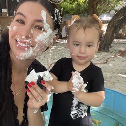 Little Creative Souls - Foam party in the pool