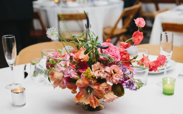 Floral Arrangements - We are a boutique florist and garden design shop creating floral decor for weddings and events and garden design throughout New York state. Our experience designing with plants and flowers both indoors and out allows our clients to benefit from all our skills, whether on the patio, in the garden, or on a banquet table.
Serving FLX, NYC, and Syracuse, our specialty is high end naturalistic design, and we offer local floral delivery, such as Valentine's Day Flowers, Anniversary Flowers, Sympathy Flowers, and wedding flowers and event decor, and gardens. After many years working in NYC with private individuals, Fortune 500 companies, Fashion houses and many Non Profits, we are a known and well-regarded florist. Send flowers now in Skaneateles, Auburn, Moravia and Ithaca. Call (315) 757-1073  to order your custom arrangement today!
