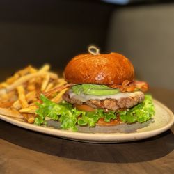 12 Sixty Modern Pub & Kitchen - LA Burger