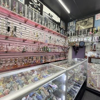 Daydreamz - + more bongz - Tobacco Shops Near Me - San Francisco, California Daydreamz - + more bongz - Tobacco Shops Near Me - San Francisco, California